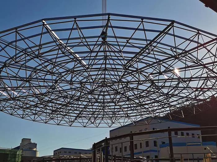 麻城螺栓球网架工程施工现场
